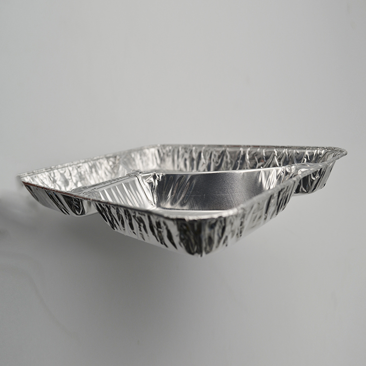 Petits plats à four et couvercles en aluminium